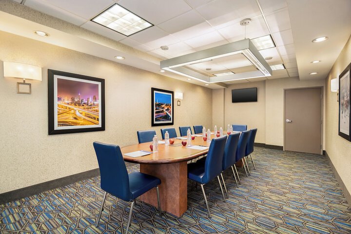 Holiday Inn Express Hotel & Suites Fredericksburg by IHG