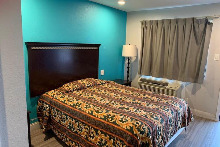 Room 21 of 29