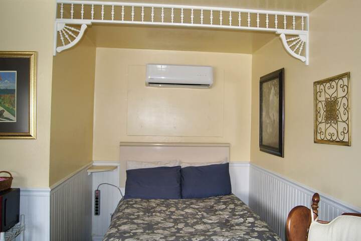 Room 18 of 65