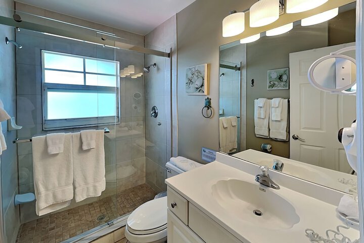 Barefoot Beach Resort B-201 by Distinctive Beach Rentals