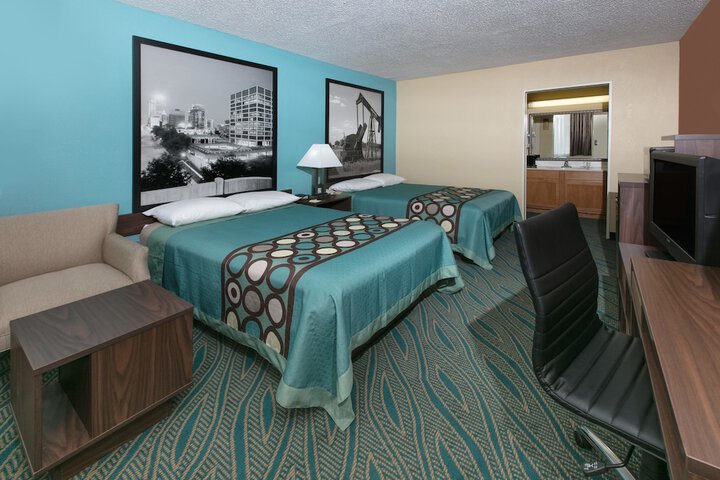 Room 8 of 9