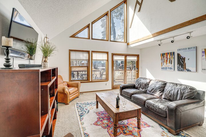 Woodland Park Chalet w / Deck Grill & Mtn Views!