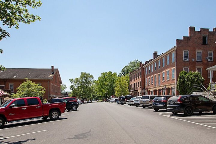 Country Squire Inn & Suites
