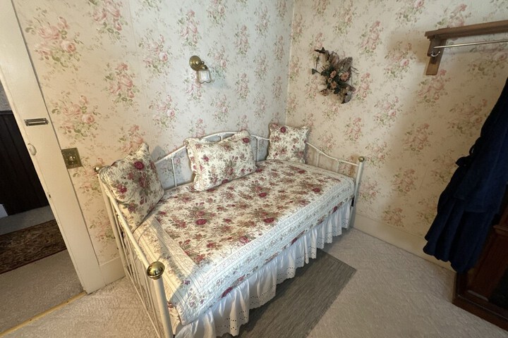 Room 12 of 74