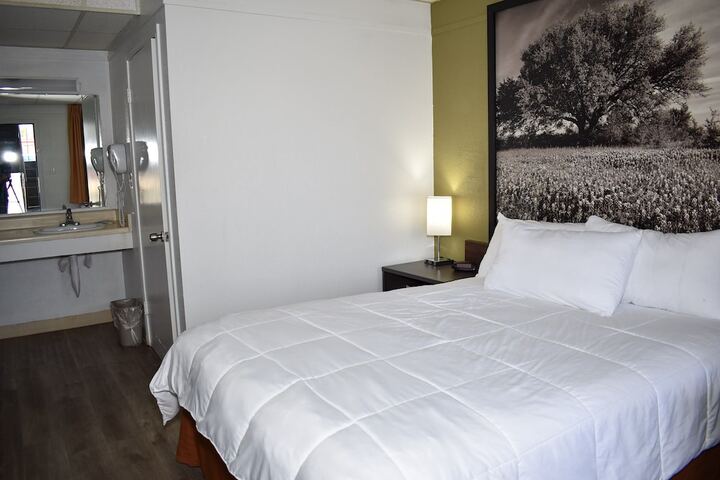 Room 42 of 80