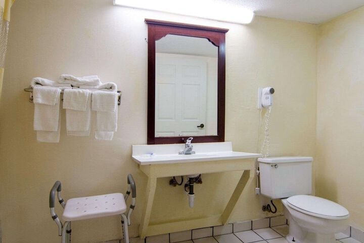 Room 17 of 18
