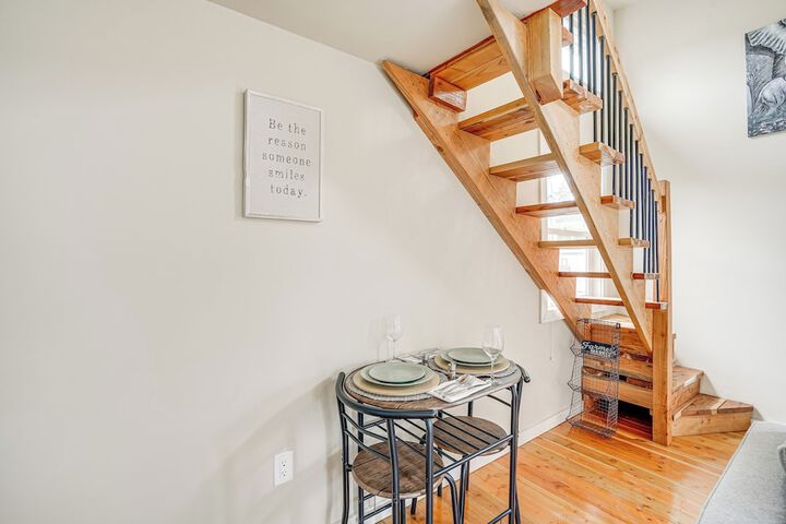 Pacheco / martinez Studio: 22 Mi to Dtwn Oakland!