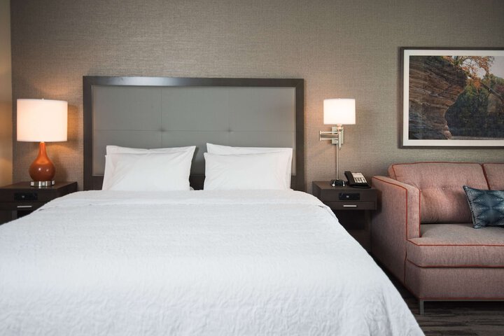 Room 32 of 38