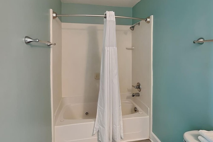 Room 17 of 28