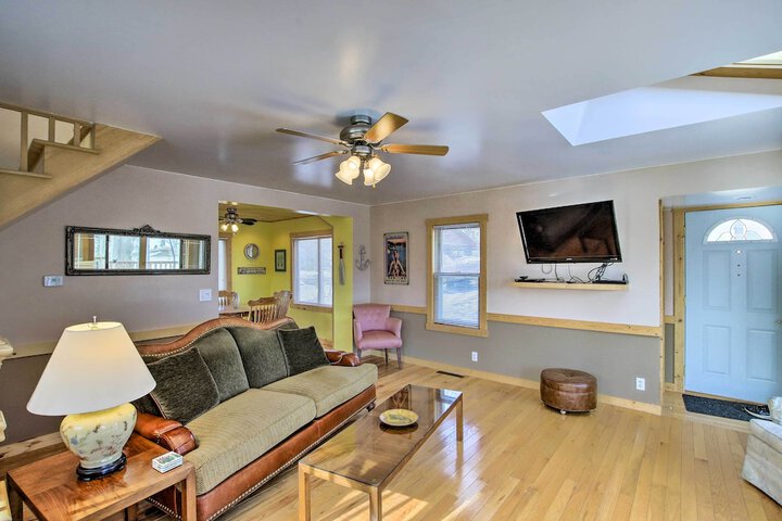 Charming Lake Ripley Cottage w / Water View!