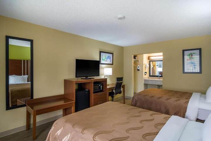 Room 18 of 28