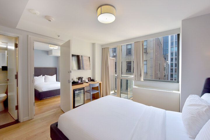 Room 43 of 69