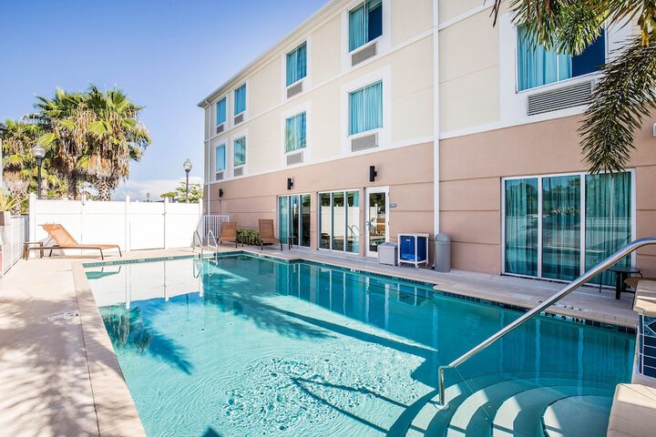 Pool 4 of 35