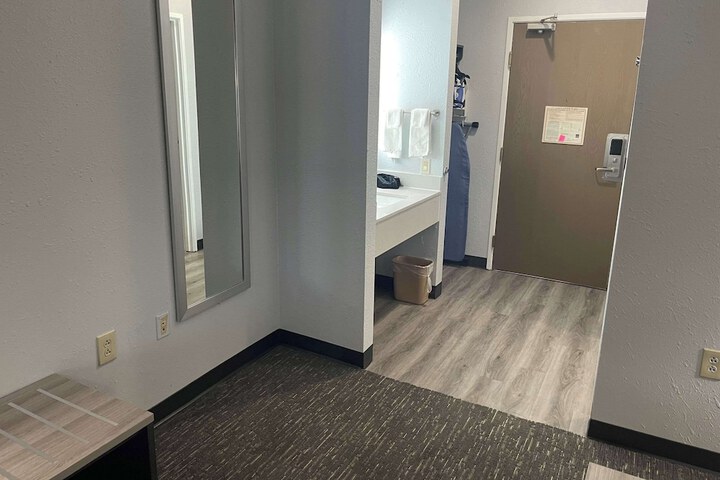 Room 18 of 27