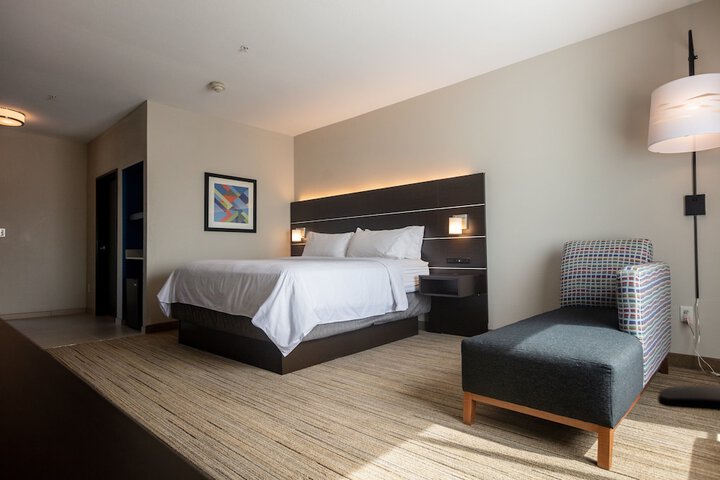 Holiday Inn Express Hotel & Suites BEAUMONT NW by IHG