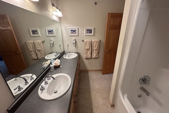 Room 34 of 136