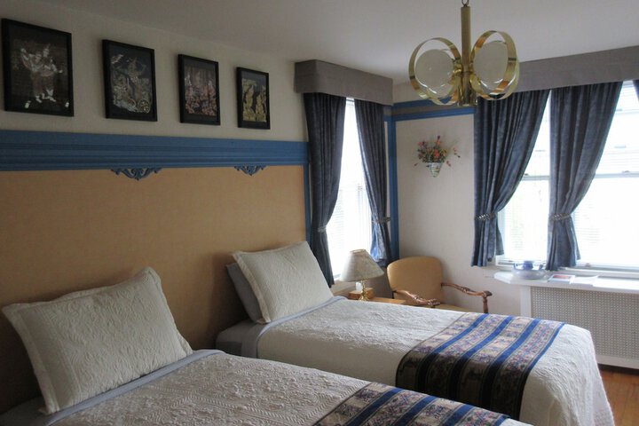 Room 32 of 42