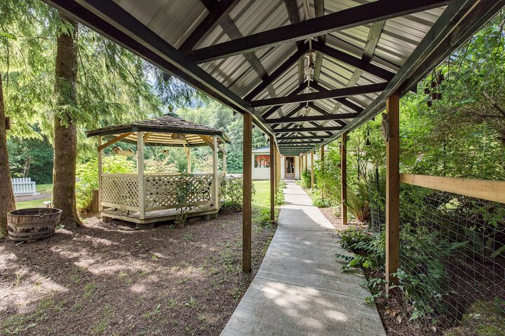Emerald Valley Inn