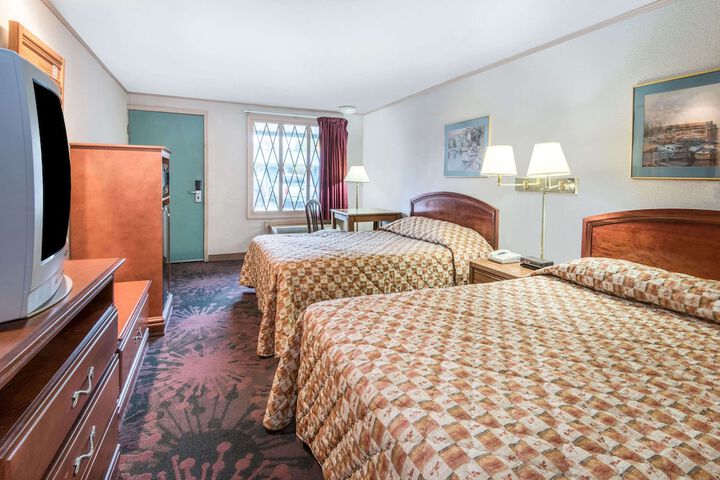 Room 6 of 16