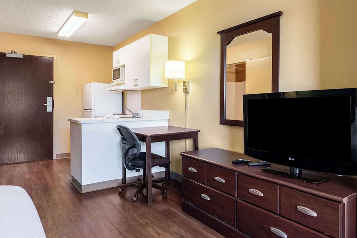 Room 12 of 24
