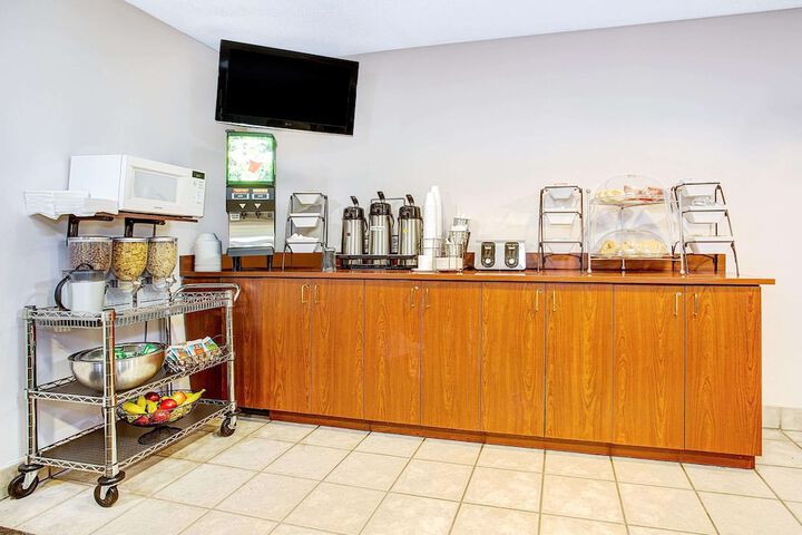 Breakfast/Coffee Service 16 of 18
