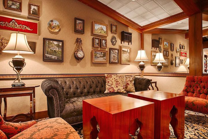 Hotel Interior 9 of 27