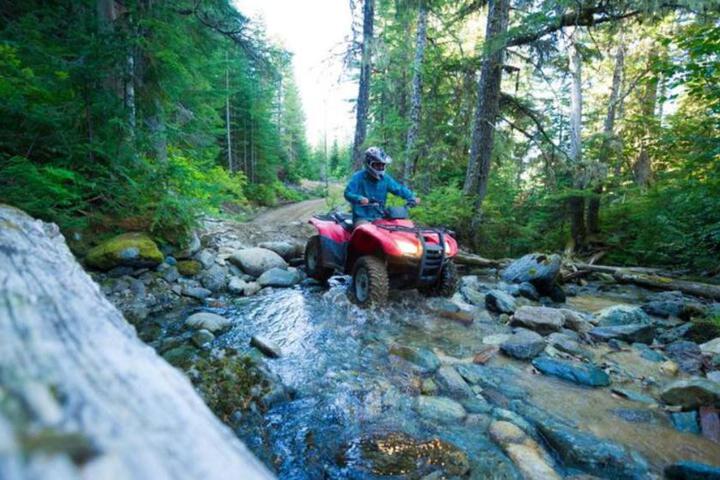 Black Hills Barndo-Hot Tub & Massage Chair