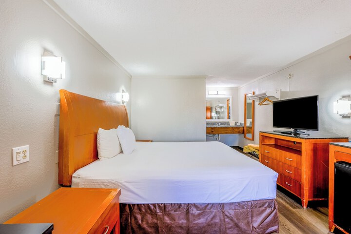 Cozy Garden Inn by OYO Hwy 40 Richmond