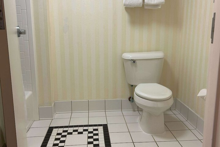 Room 9 of 43
