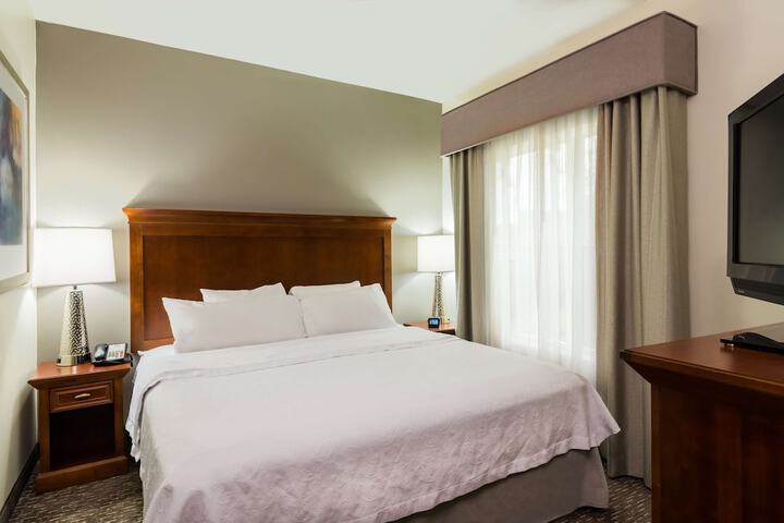 Room 10 of 28