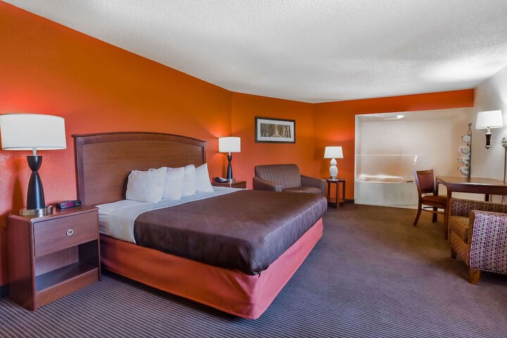 Room 11 of 16