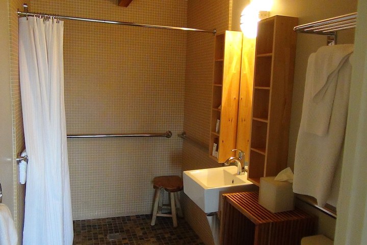 Room 30 of 53