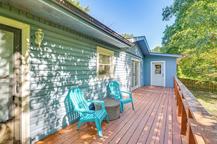 Home w / Trail Access & Fire Pit in Bella Vista!