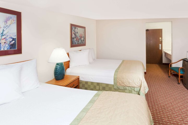 Room 10 of 19