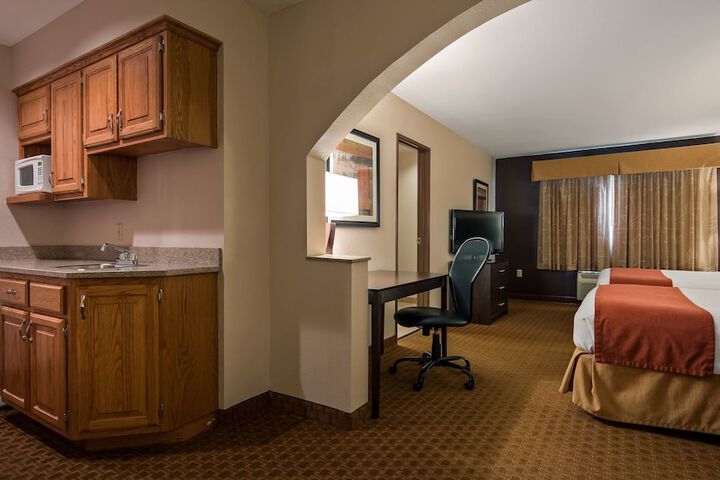 Best Western Flora Inn