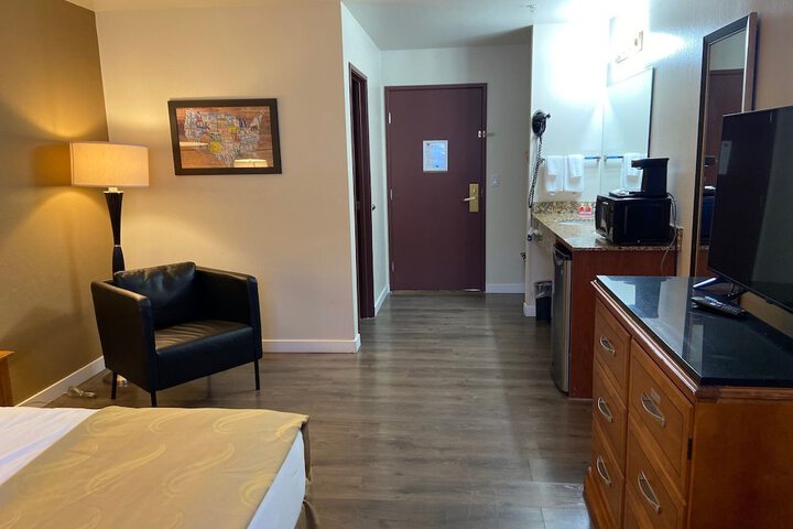 Room 17 of 24