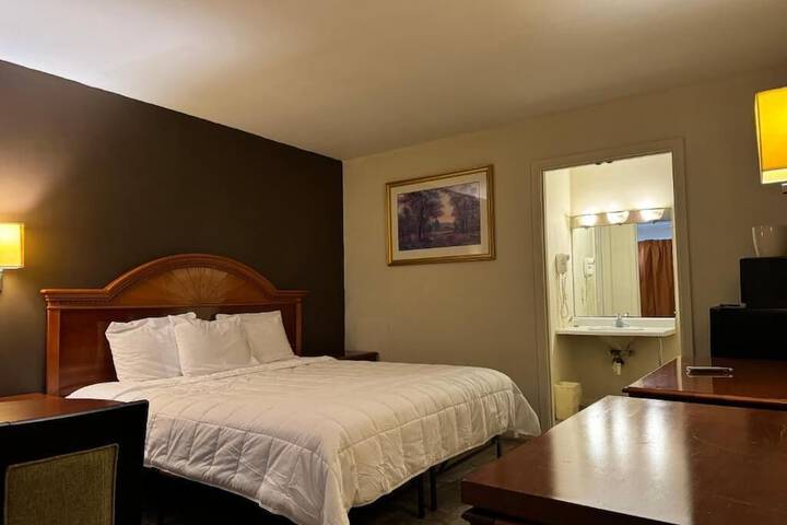 Room 13 of 16