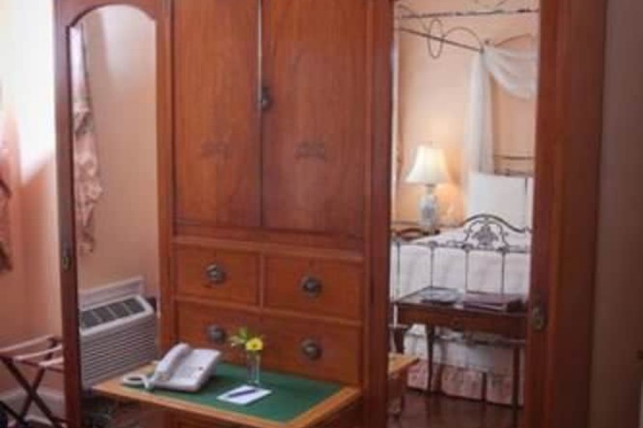 1842 Inn