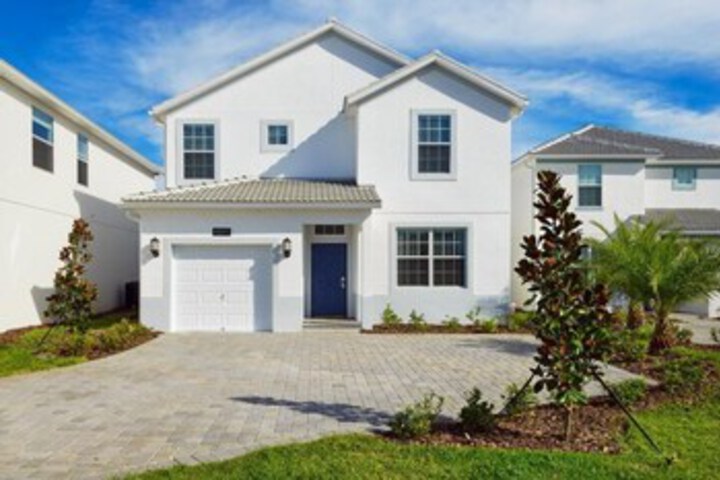Luxury 5 bedroom home with private pool