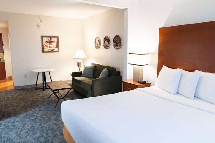 La Quinta Inn & Suites by Wyndham Bannockburn-Deerfield