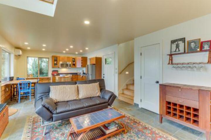 The Cabin at Oak Bay