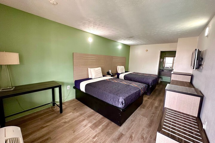 Room 17 of 40