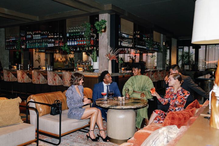 Lounge 106 of 115