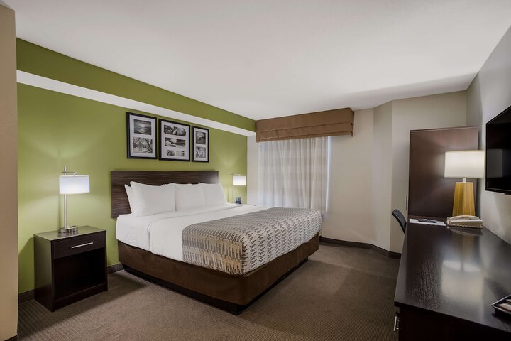 Room 17 of 28