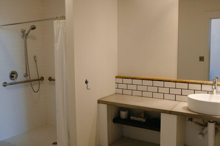 Room 34 of 92