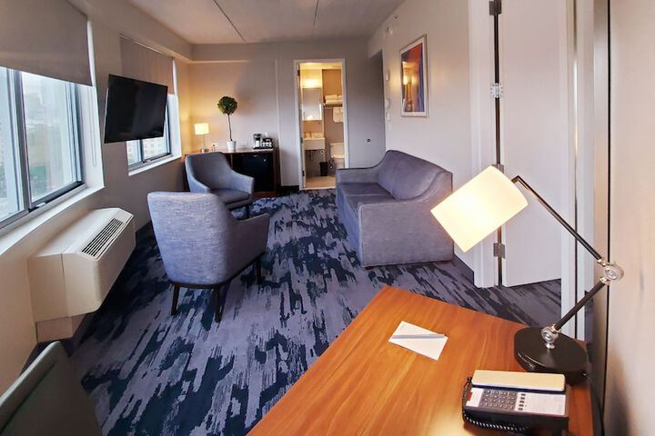 Room 32 of 61