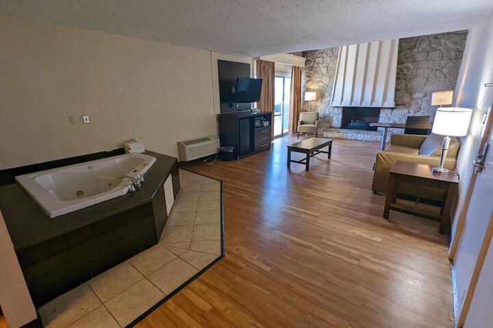 Red Roof Inn PLUS+ Wichita East