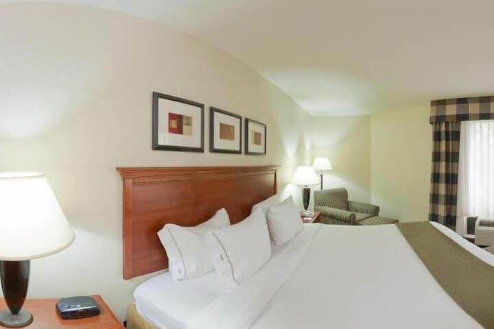 Holiday Inn Express & Suites Flowood by IHG