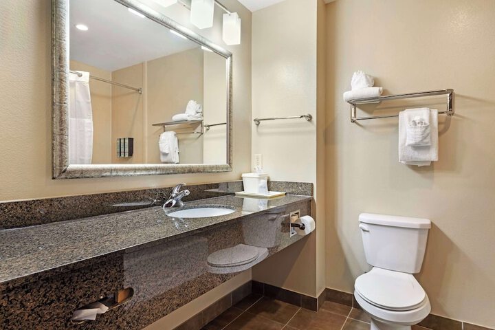 Best Western Carthage Inn & Suites