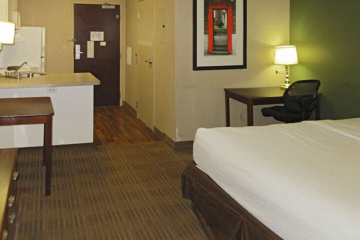 Room 12 of 27